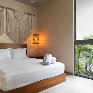 Aruna - Luxury Studios&apartments Hotel
